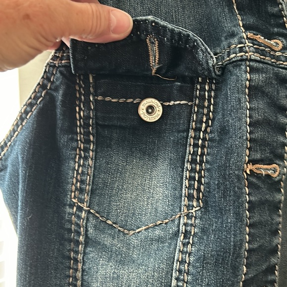 Maurice’s Jean Vest Size Large Only worn a few times. Wear over summer dresses. - Picture 3 of 6